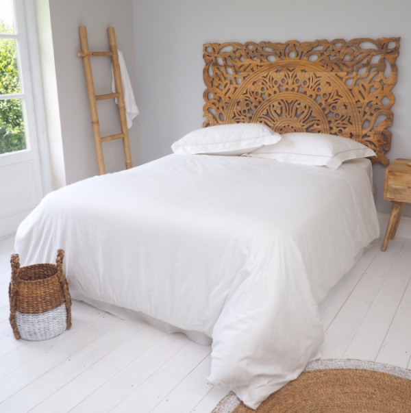 Kepala Tempat Tidur Kayu dengan Ukiran